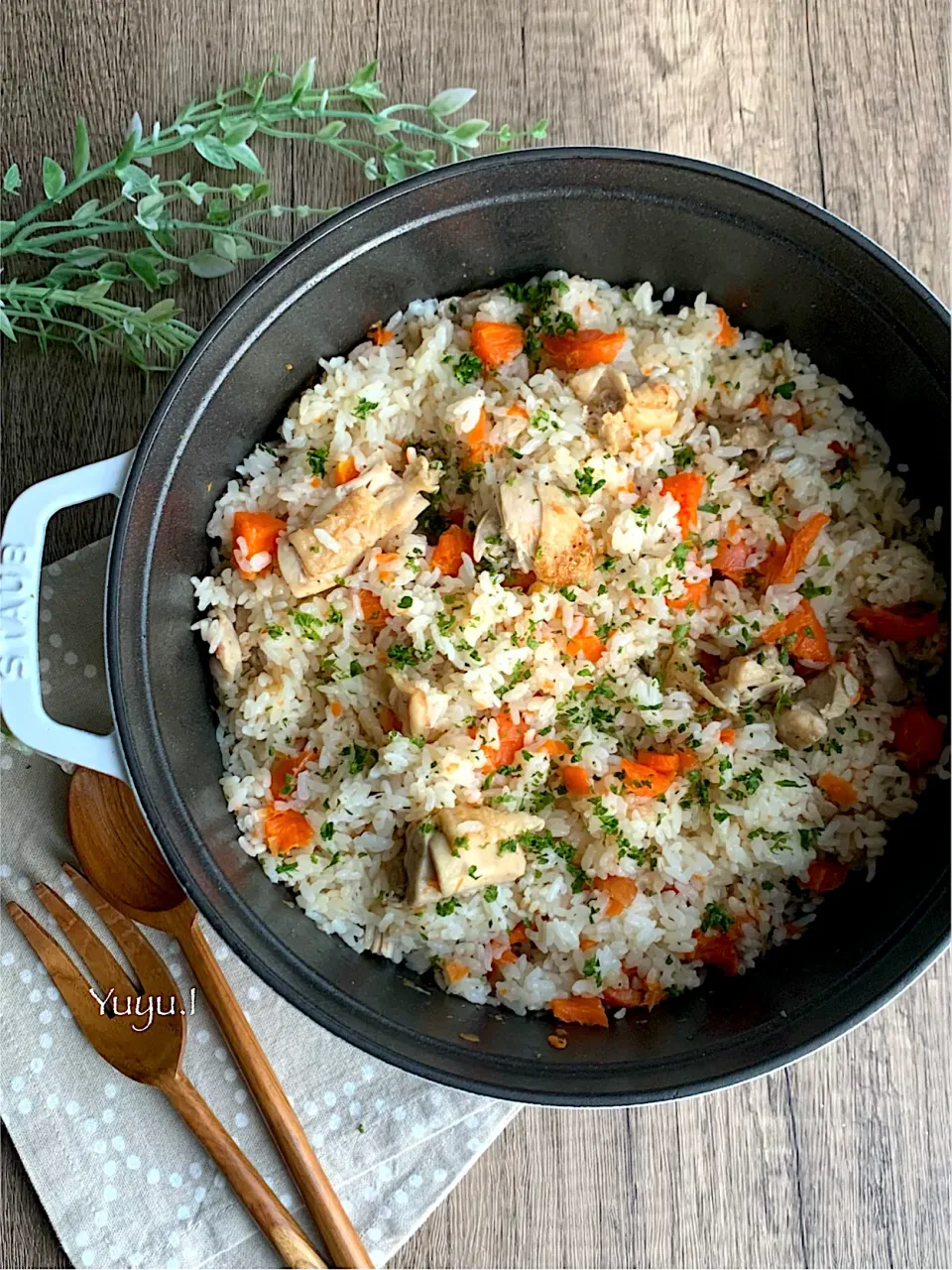 チキンと人参ソテーの炊き込みピラフ🥕|ゆーこどんさん