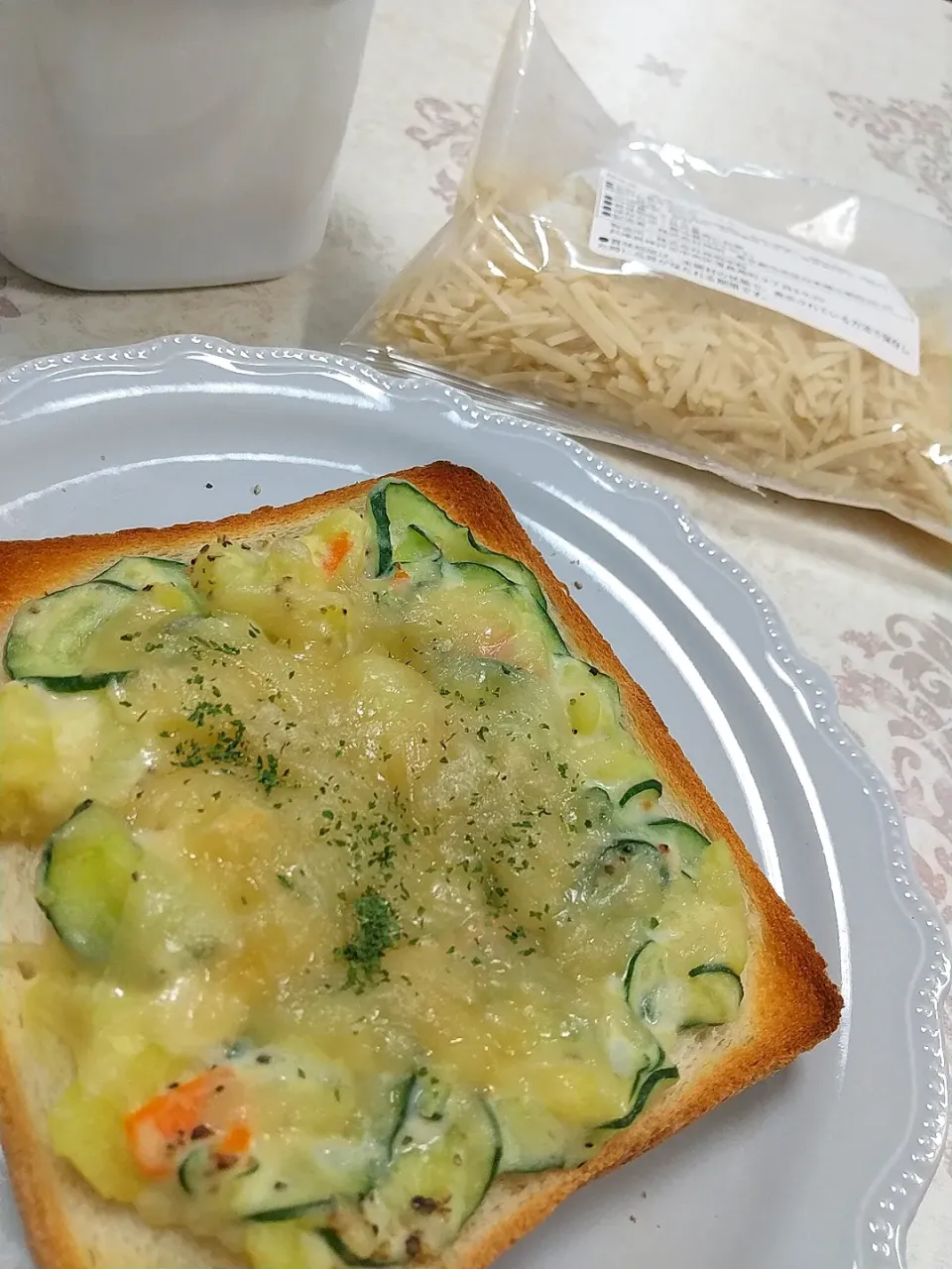 Snapdishの料理写真:☆今日の朝ごはん☆ ポテトサラダトースト|hamamaさん