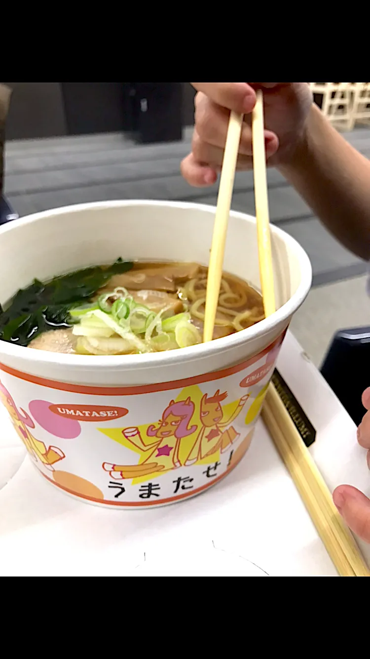 うまたせ〜大井競馬場の醤油ラーメン|ゆきぽよ婆さん