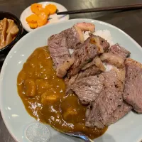 Snapdishの料理写真:ステーキカレー|ろっしーさん