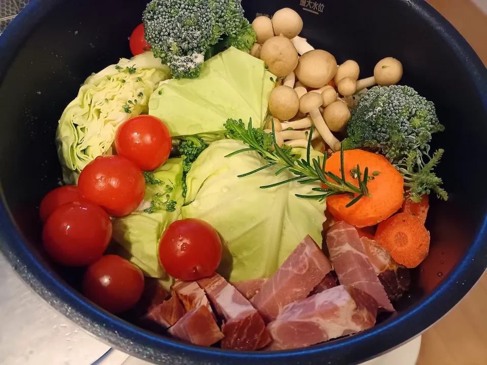 Snapdishの料理写真:ポトフ作り前編🥕🥦︎🥔|Nicoさん