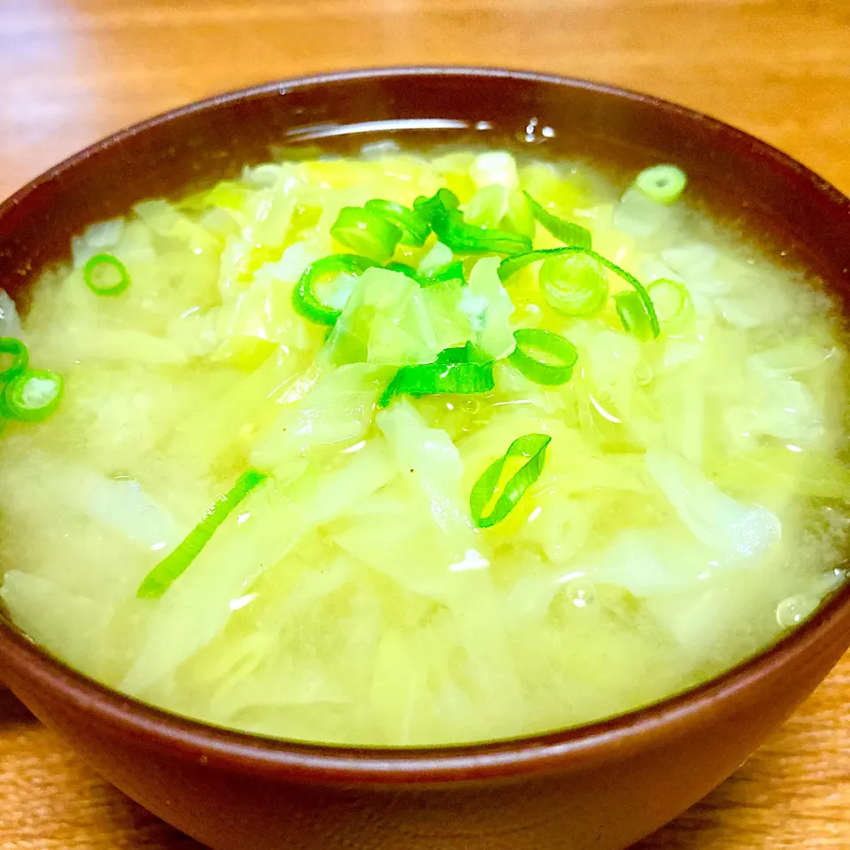 たっぷりキャベツの塩ラーメン風スープ🍲|まいりさん