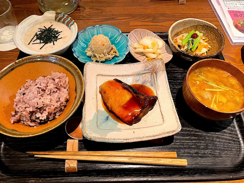 一汁三菜定食（ぶりの照り焼き）|こいちさん