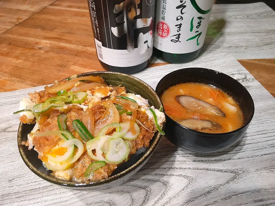 Snapdishの料理写真:カツ丼と豚汁|puniさん