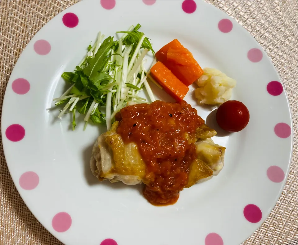 Snapdishの料理写真:【最近夜は白ごはんを控えてます！】チキンステーキ　トマトソース|飛鳥さん