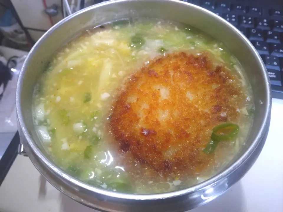 Snapdishの料理写真:柚子香るなめ茸と肉そぼろ入りとろみ付き掻き玉コロッケうどん|darkbaronさん