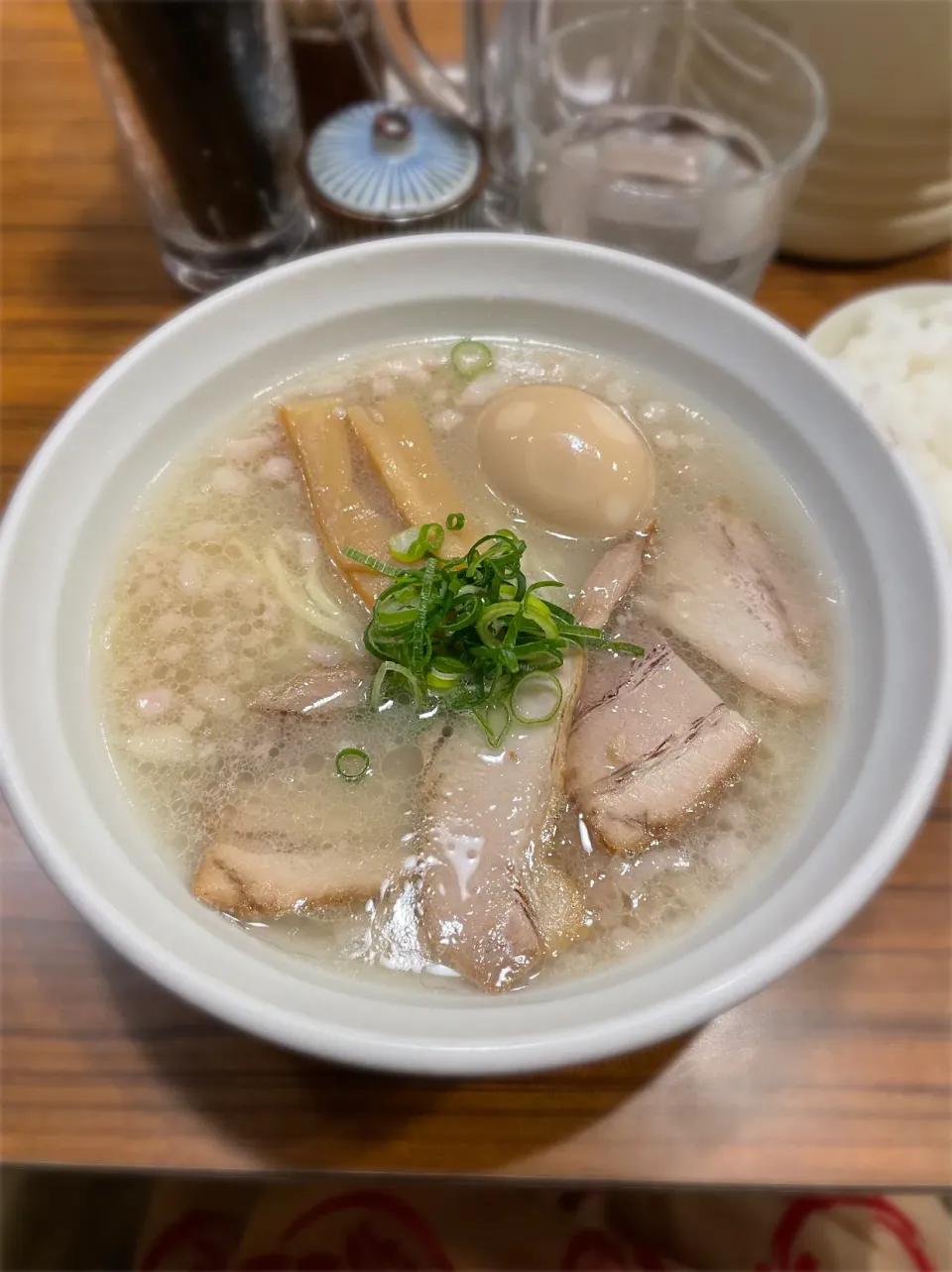 Snapdishの料理写真:鶏白湯らーめん（塩）＋味玉@尾道ラーメン めでたい屋|morimi32さん