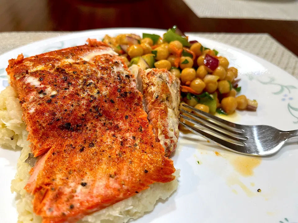 Air fryer salmon with herbs|Laki Maikaʻiさん