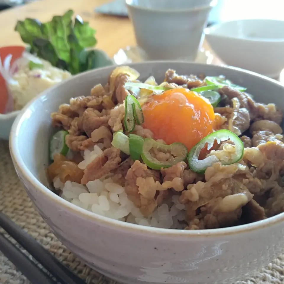 冷凍卵乗せ牛丼〜deおひとりランチ|とまと🍅さん