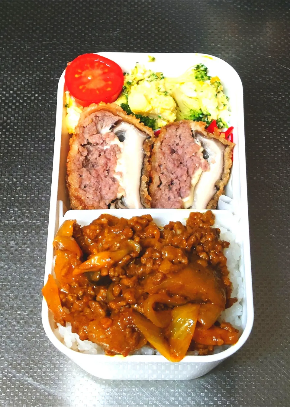 茄子のキーマカレーと椎茸肉詰め弁当|黒川克博さん