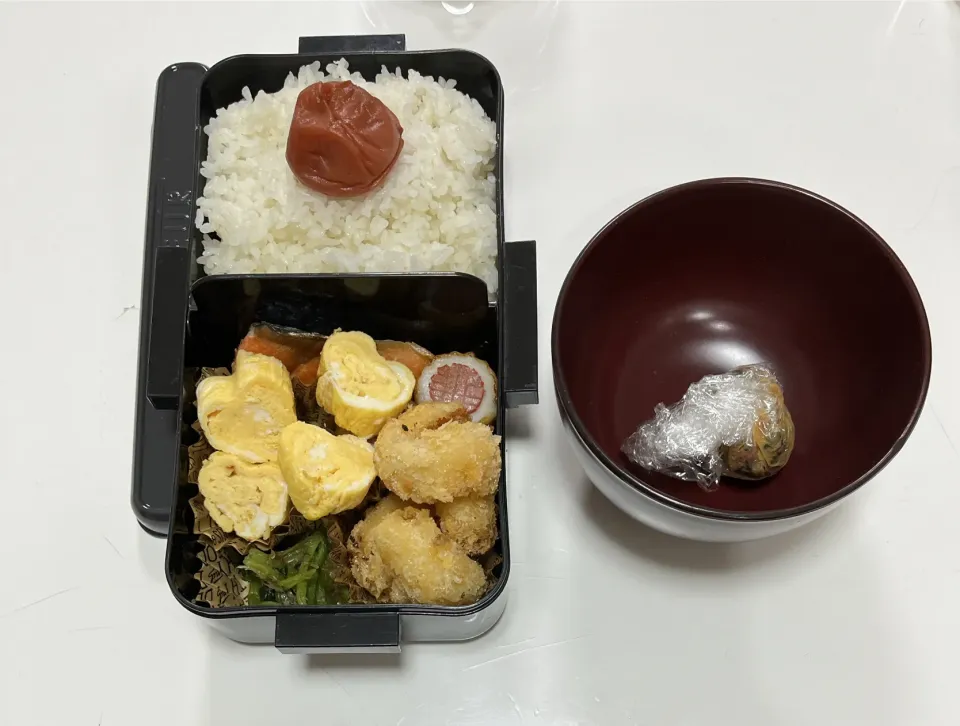 Snapdishの料理写真:パパ弁☆鮭☆ちくわソーセージ☆ハート型卵焼き☆エビフライ☆ほうれん草のお浸し☆みそ玉|Saharaさん