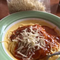 Snapdishの料理写真:ミートパスタのチーズかけ|kiyomiさん