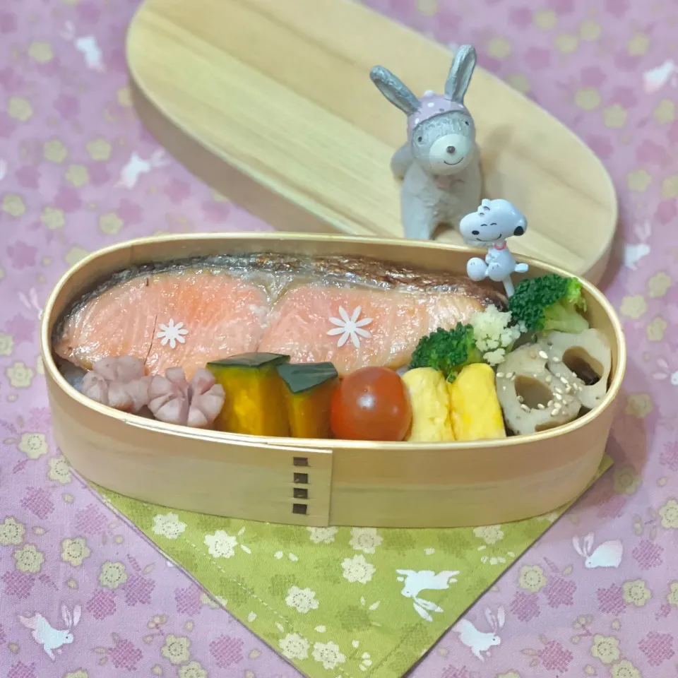 Snapdishの料理写真:鮭の塩麹漬けグリル☘️の💙ちゃんお弁当　2/2金|sweet homeさん