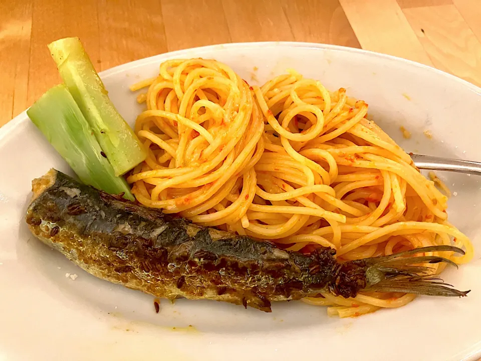 イワシのスパイス焼きとミニトマトのソースのパスタ|きょうさん