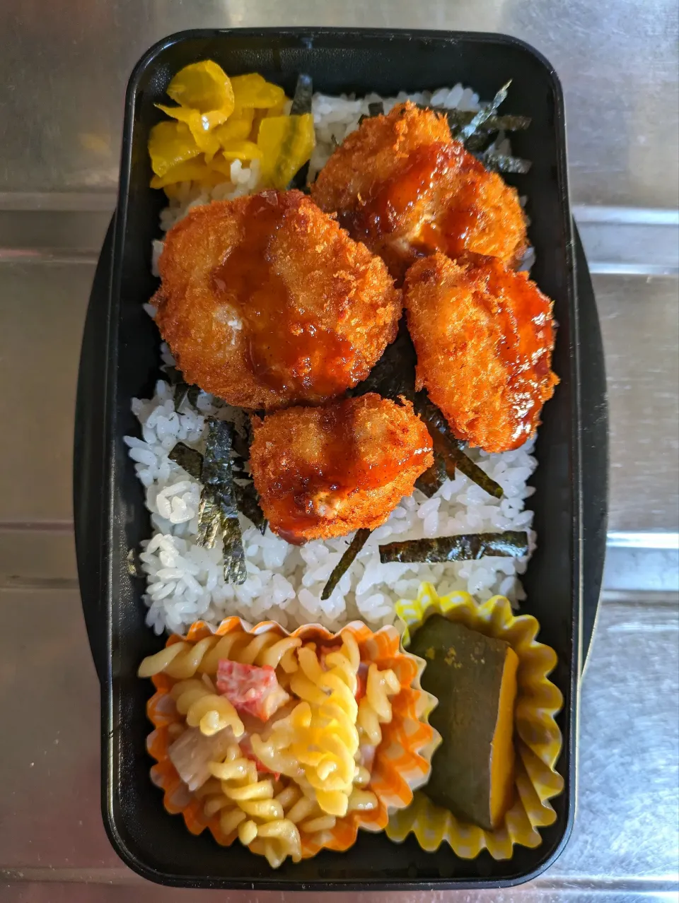 旦那弁当　2024/2/3

チキンカツ
かぼちゃの煮物
マカロニサラダ|ユキヨメ♪さん