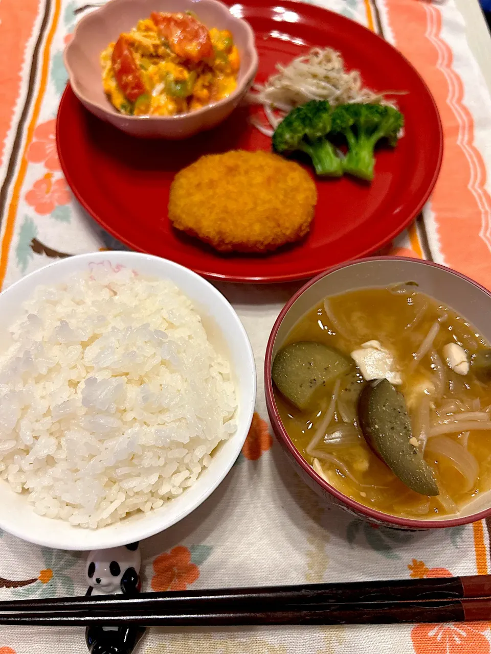 茄子と玉ねぎの味噌汁＆いろいろおかずプレートの夜ごはん|こずりんさん