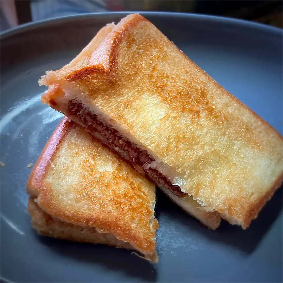 朝食に、悪魔のシュガーバターチョコホットサンドを頂きました😋👍🎵|ギムレットさん