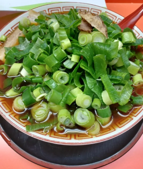 Snapdishの料理写真:狸の宴シリーズ

昨日の昼ごはん、てゆか麺。🤣
普通サイズ
標準の太麺のチャーシュー麺
+ねぎ追加+味濃い目

麺屋7.5Hz 梅田店にて。
梅田　
大阪駅前第二ビルB2F

私事
先日、階段から又も落下。(TДT)
救急病院でCT射つ羽目に。
皆様も階段は気を付けて下さいね。|タヌキさん