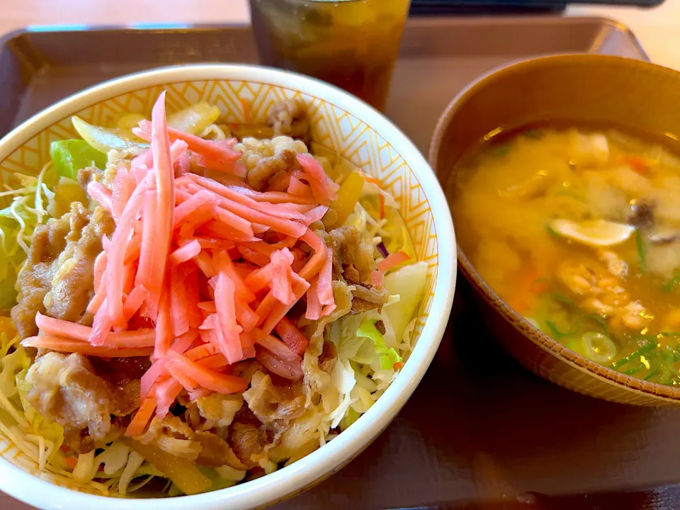 Snapdishの料理写真:【すき家】ミニ 牛丼ライト＆納豆鬼除け汁|Tak@さん