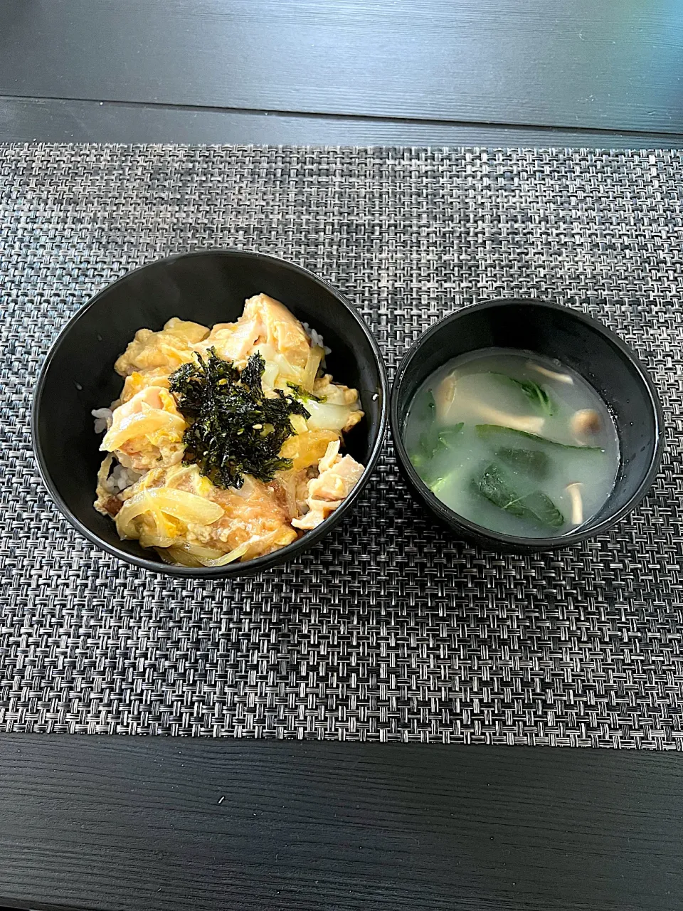 【本日の子供の昼食】ロティサリーチキンで親子丼|まひるさん