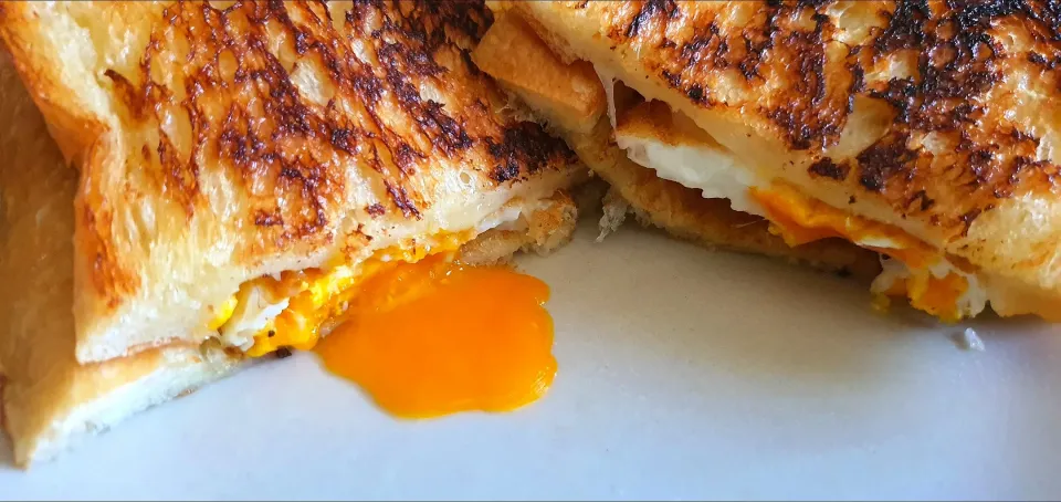 Fried egg mozarella cheese toast 😋 
Good morning!|🍒lynnlicious🍒さん