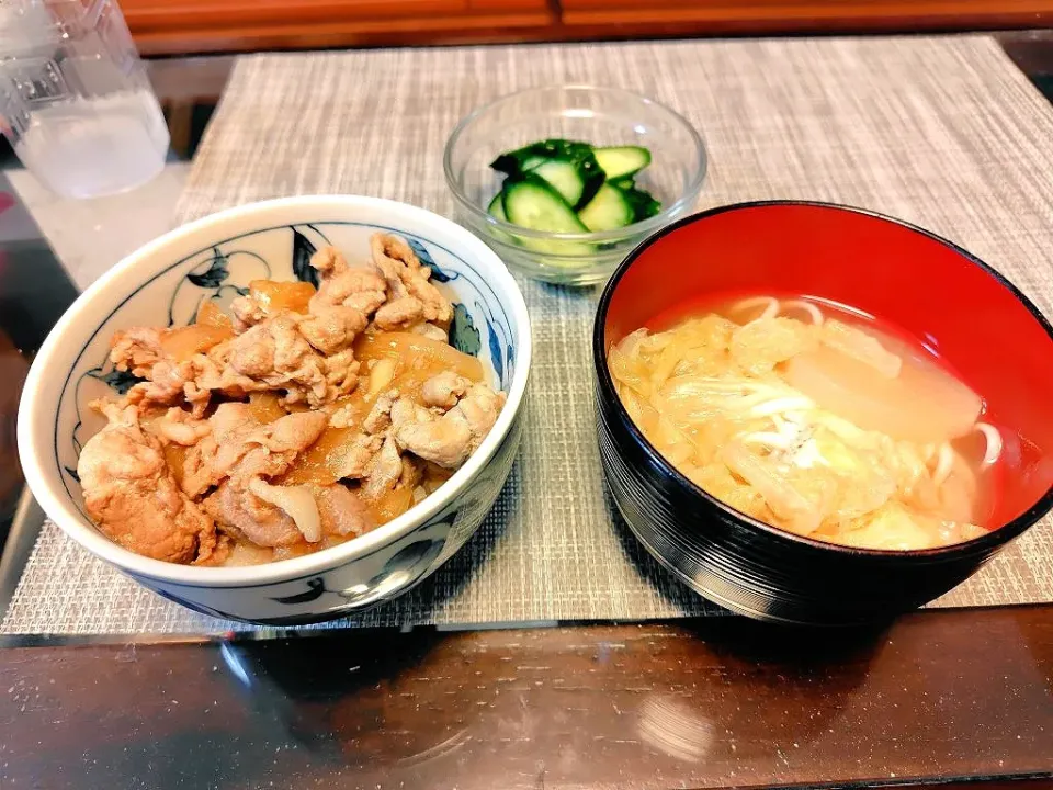 2024/0201
豚丼　うどん　きゅうりの浅漬|takacさん