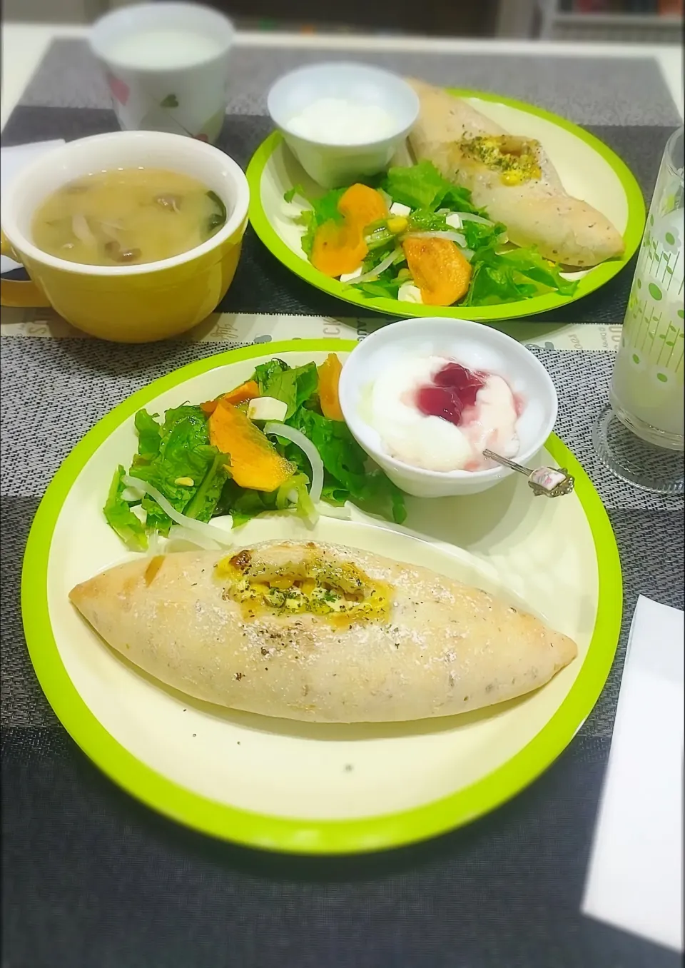 Snapdishの料理写真:焼鳥コーンマヨパン|みったんさん