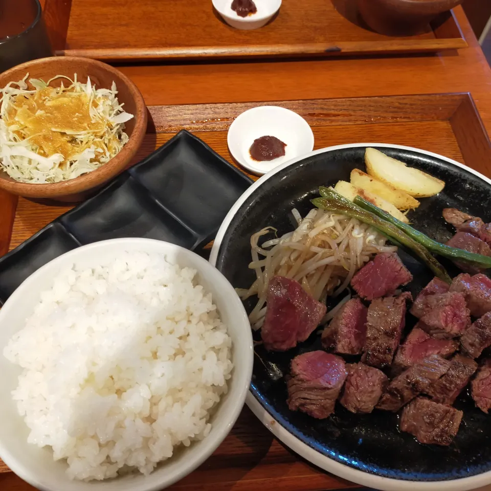 つくば市の行列店、ステーキ食堂　肉の番人で赤身肉250gレアで！旨い！|フージさん