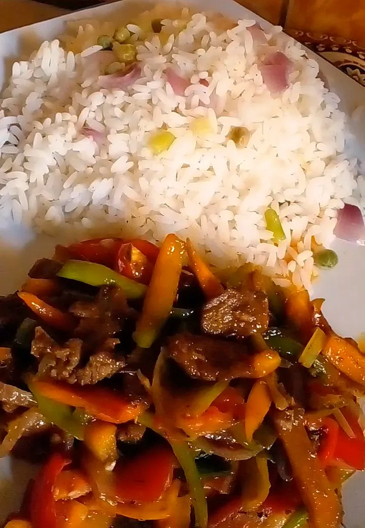 Garnished White Rice with Beef veggie sauce|Chioma Anyanwuさん