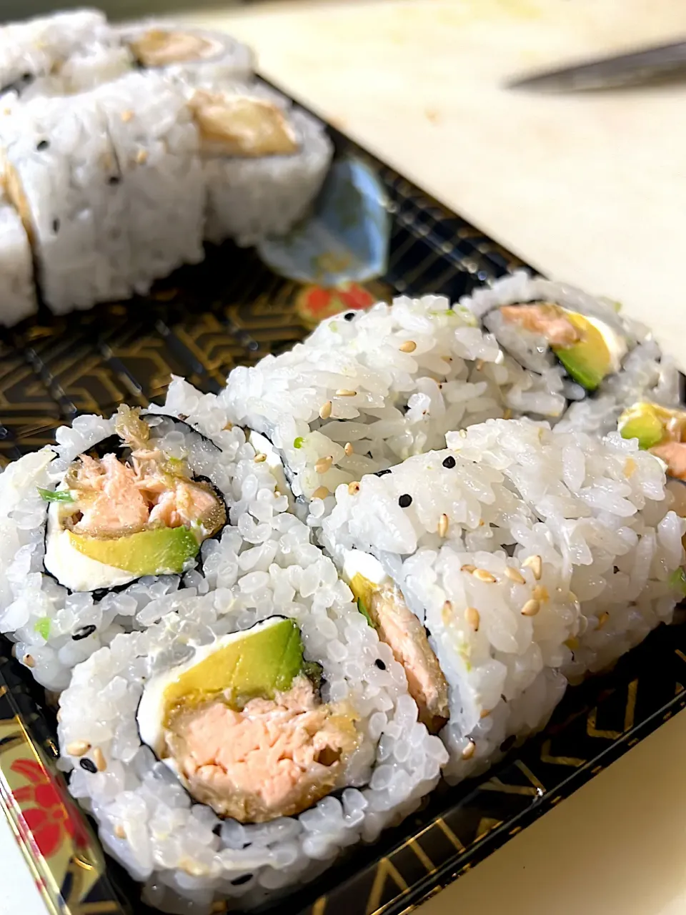 Snapdishの料理写真:Tempura Salmon Roll|Mariiさん