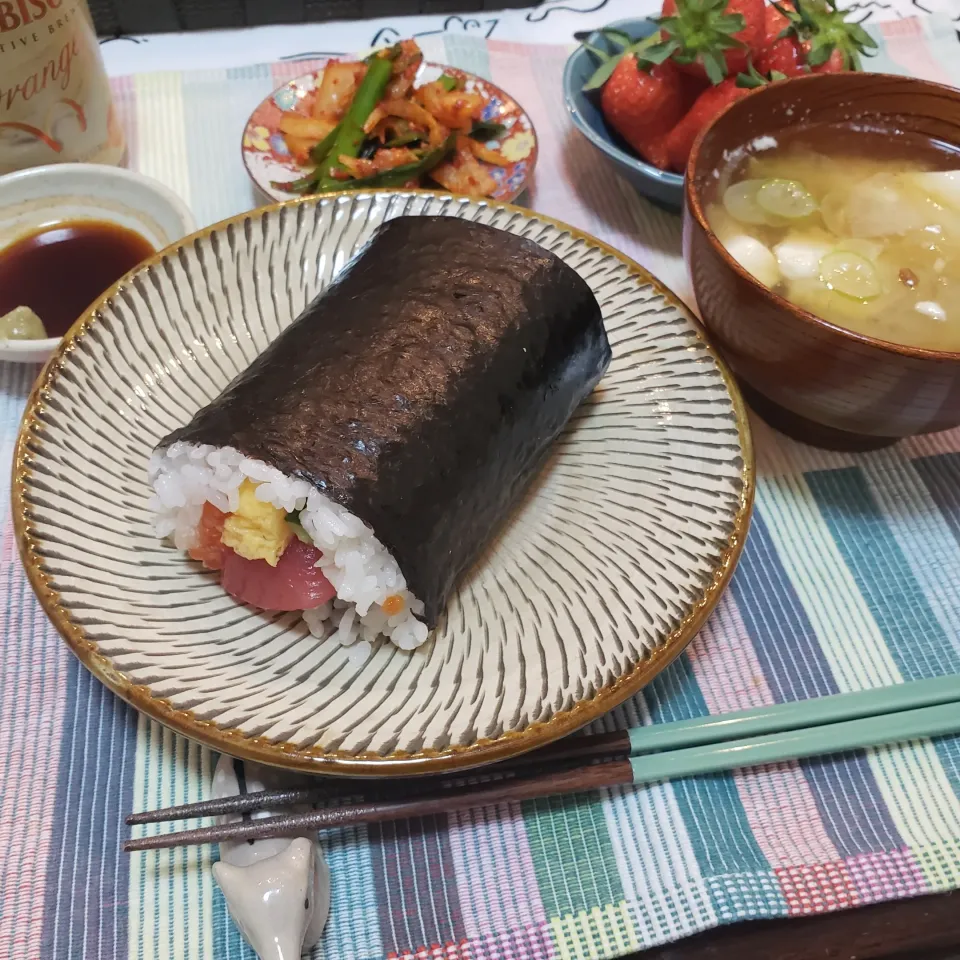 Snapdishの料理写真:ひとり暮らしの夜ごはん
節分の恵方巻き|keeijnsさん