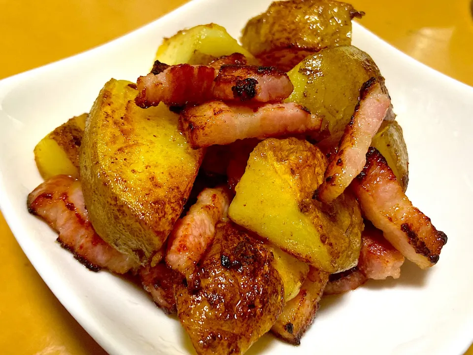 新じゃがのガーリックバター🥔|サチ😊さん