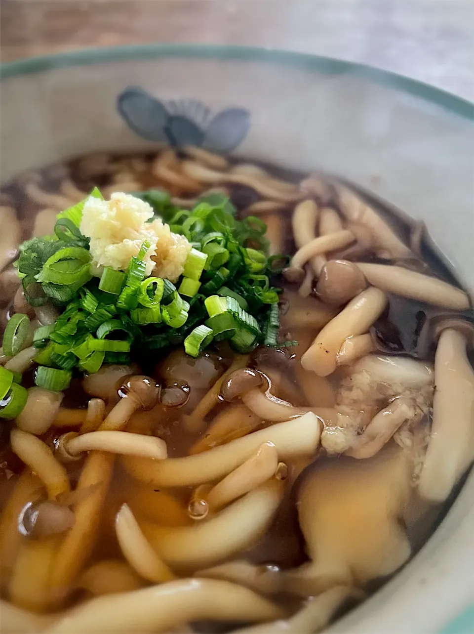 休日のお昼・きのこ餡掛けうどん|akiさん