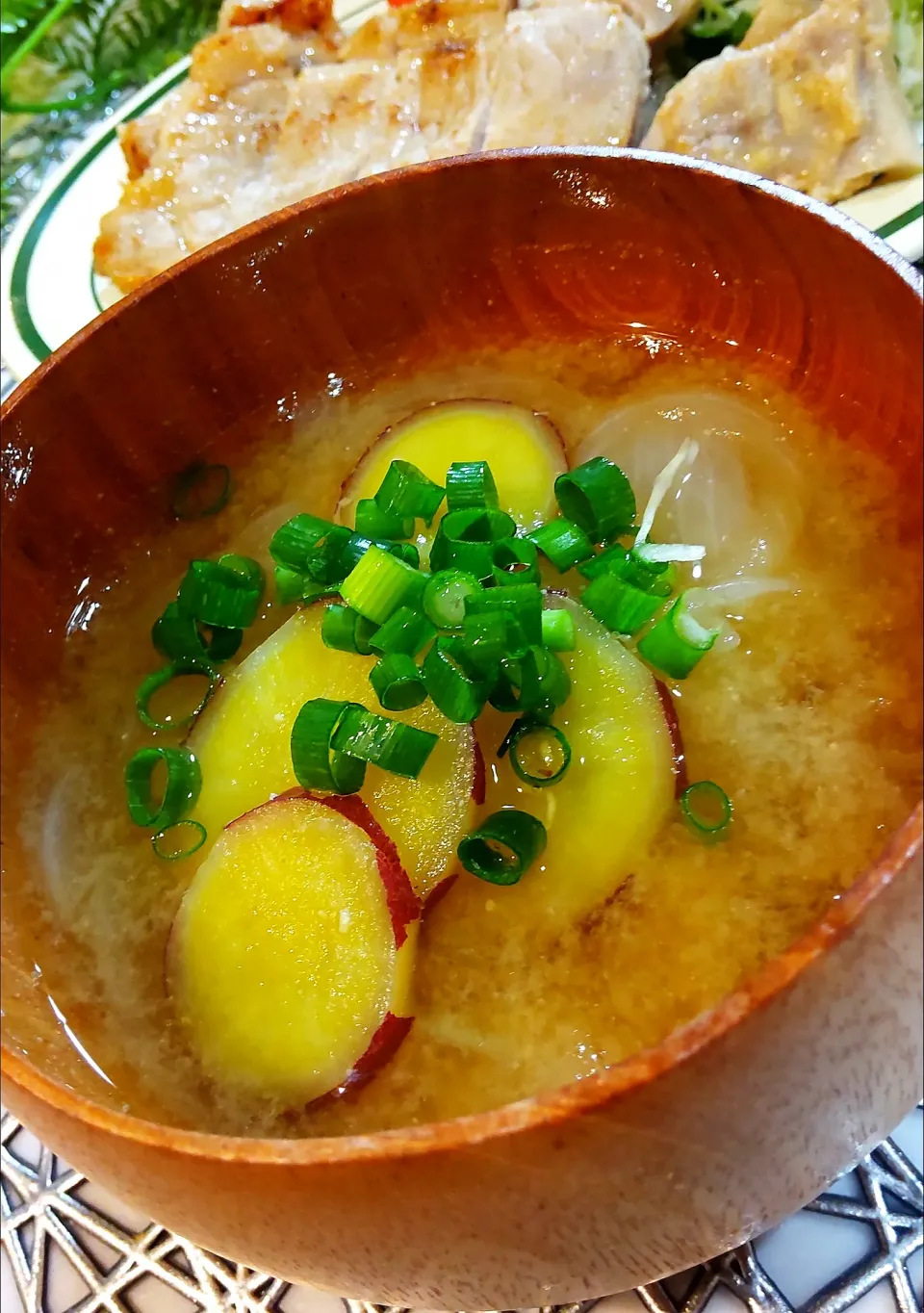 新玉ねぎとさつまいもの味噌汁|ポコさん