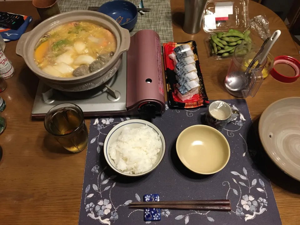 Snapdishの料理写真:ご飯、味噌仕立て寄せ鍋、バッテラ、枝豆、沢庵、烏龍茶、森永マミーの寒天(夕飯)|enarinさん