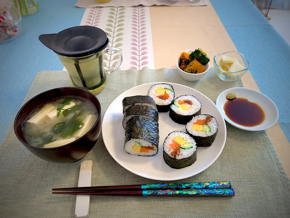 Snapdishの料理写真:2024/2/3 お昼ごはん🍚恵方巻き|ひーちゃんさん