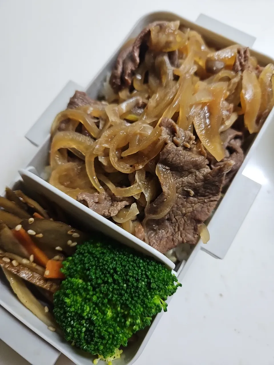 ☆中学生弁当☆玄米入り牛丼、金平牛蒡、ブロッコリー|ｼｮｺﾗさん