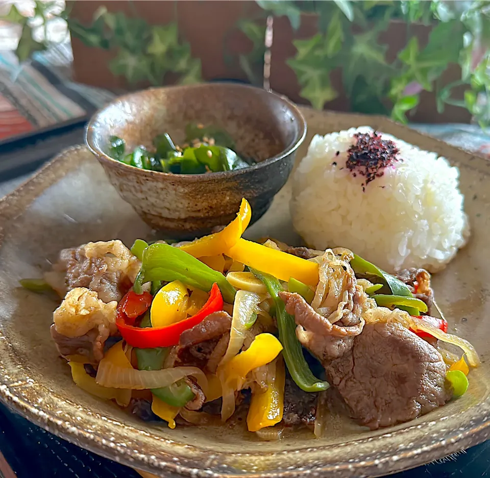 牛コマとピーマンの炒め物で作り置きランチ|くまちゃんさん