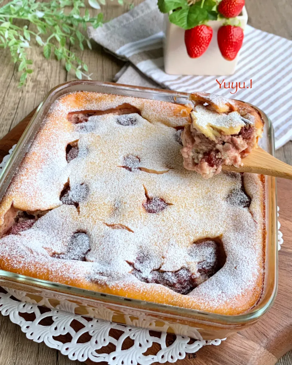 冷凍いちごで🍓大豆粉入りいちごヨーグルトクラフティ（生クリーム不使用）|ゆーこどんさん