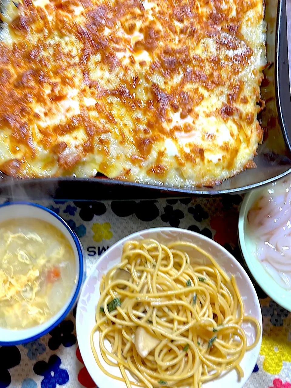 Snapdishの料理写真:スパゲッティグラタン🍝　イカの塩辛パスタ　かきたまスープ|4jinoanataさん