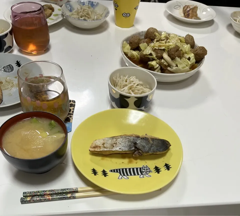 晩御飯☆さわらのみそポン漬け焼き☆もやしの酢の物☆肉団子の甘酢餡（キャベツ・しめじ）☆みそ汁（大根・キャベツ・しめじ）|Saharaさん