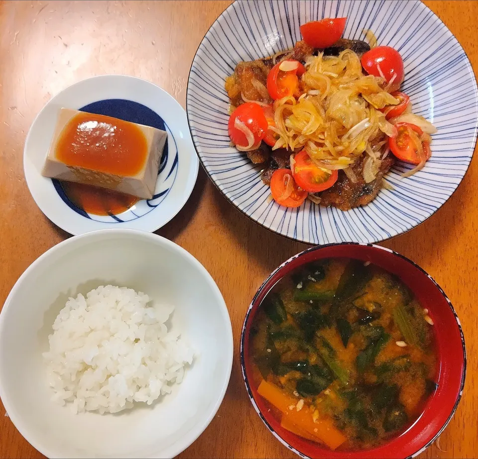 Snapdishの料理写真:2023 1218　さんまのトマト南蛮　ごま豆腐　ほうれん草とにんじんのお味噌汁|いもこ。さん