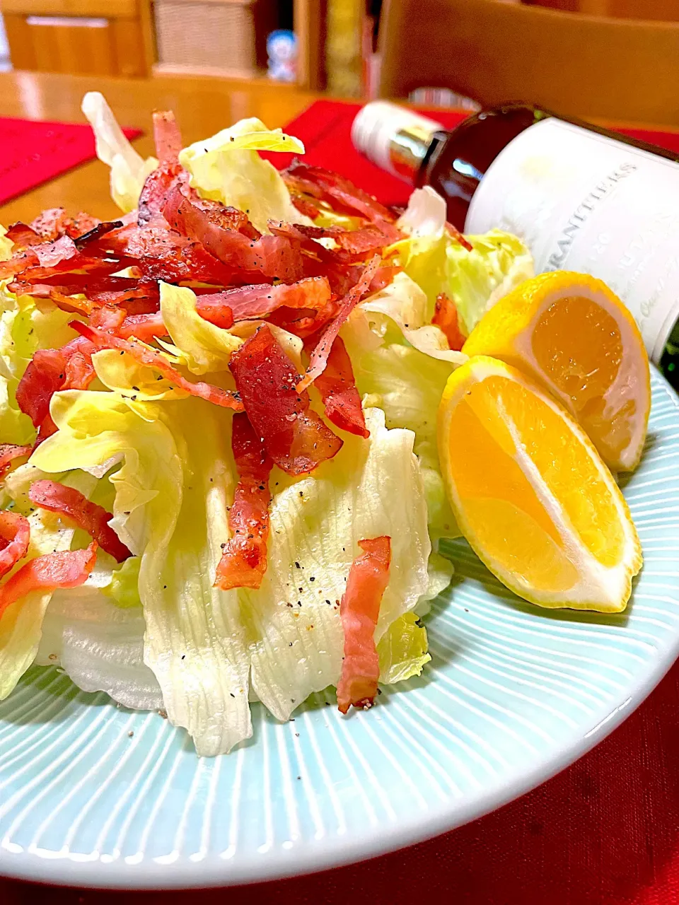 Snapdishの料理写真:レタスとベーコンのレモンサラダ🍋🥗|おかちさん