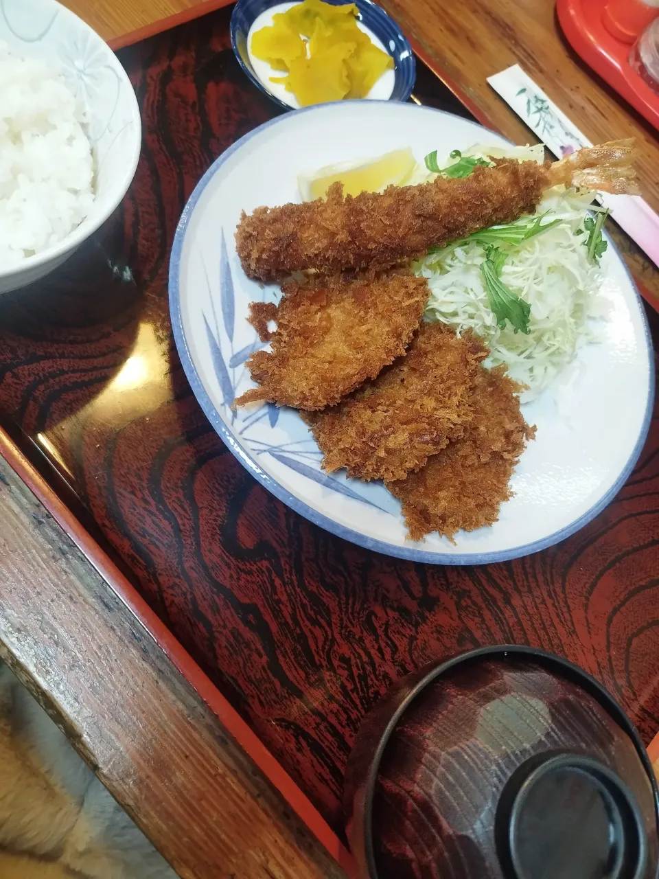 Snapdishの料理写真:エビフライ＆ヒレカツ定食
珍しくランチを食べに行きました。
とても美味しかったー😊

1100円|スナックるみさん