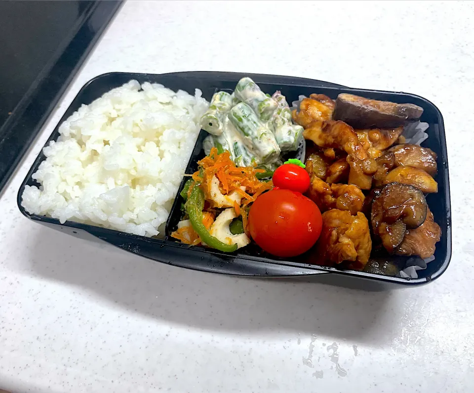 Snapdishの料理写真:2/6 旦那弁当⁂鶏肉となすの味噌炒め弁当|ゆさん