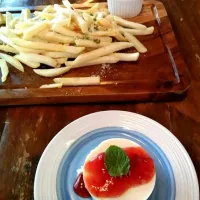 fries & strawberrycake|ms.sarah creweさん