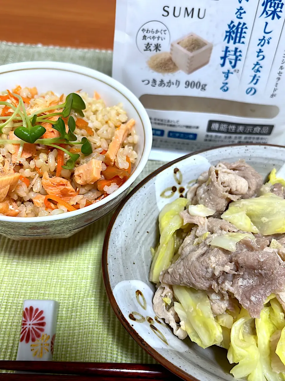 自炊　鮭の炊き込みご飯　豚肉とキャベツのニンニク塩蒸し|みんさん