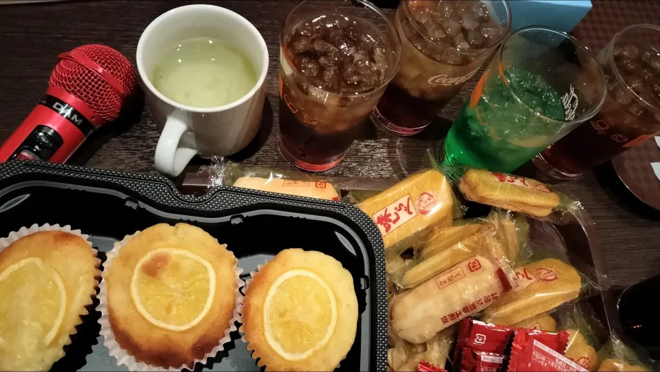 Snapdishの料理写真:🍋バター、砂糖不使用❣
米粉で🍯ハチミツレモンカップケーキ|みよぱさん