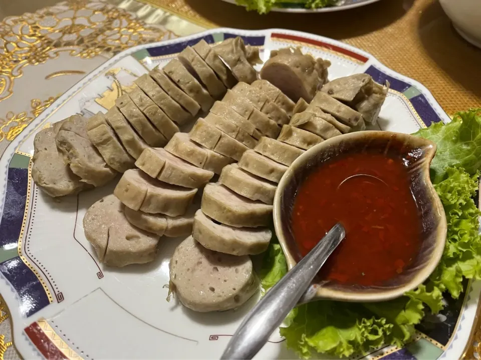 Snapdishの料理写真:タイ料理研究家　竹下ワサナさん(現在はInstagramでオンラインレッスンのみ)これはムーヨー(タイ風ベトナムソーセージ)とても美味しい　大好き　癖もなく日本人でも美味しく食べられるよ|Mikoshiba Kazutoshiさん