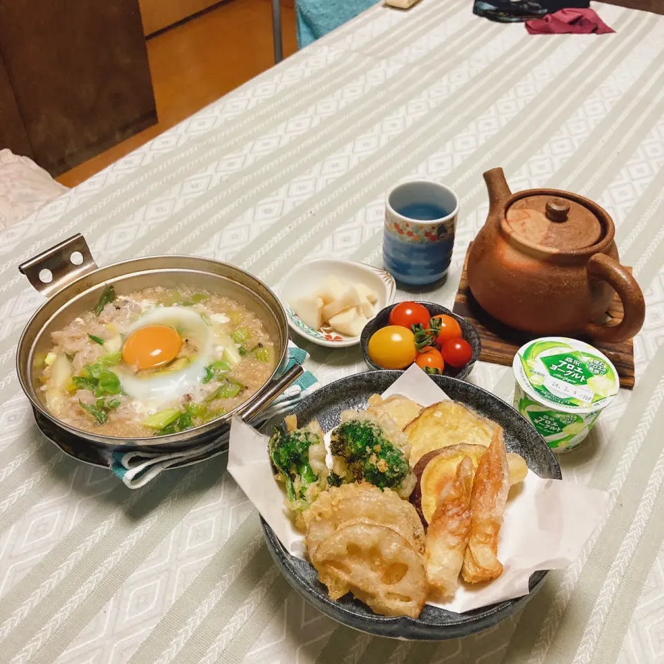 grandmaの晩ごはん☆ 今夜は昨日の月見鍋で雑炊🫕
天ぷらとフルーツトマト🍅熱い内に頂きます|kaoriさん